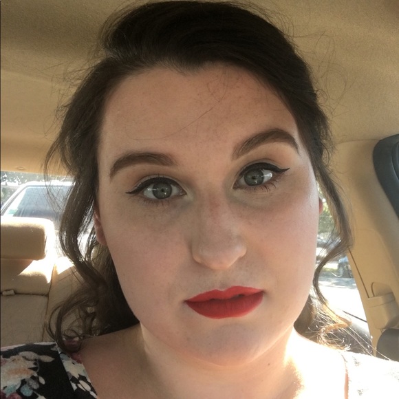 Meet your Posher, Deirdre - Picture 1 of 3